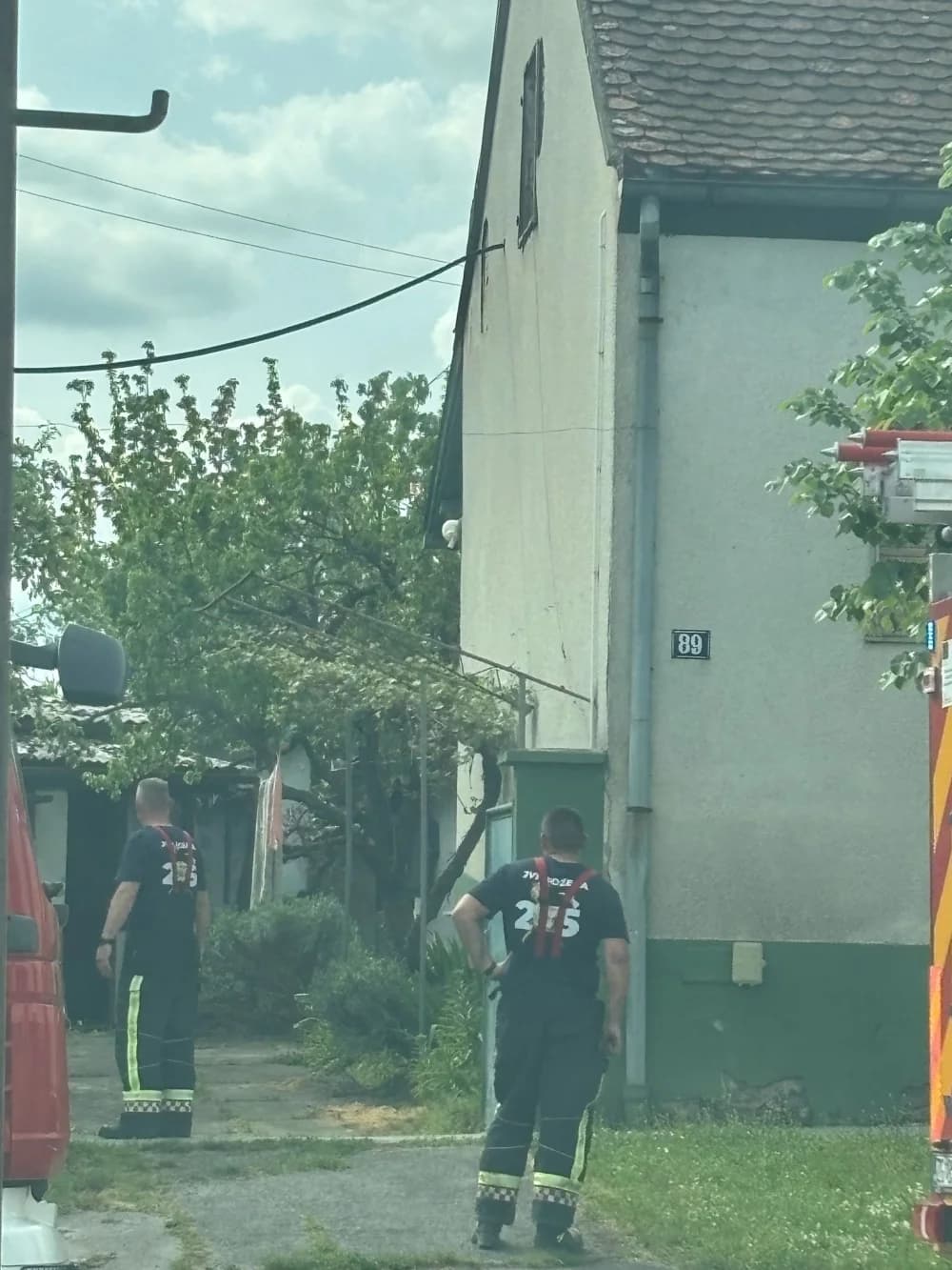Požar na dvorišnoj zgradi