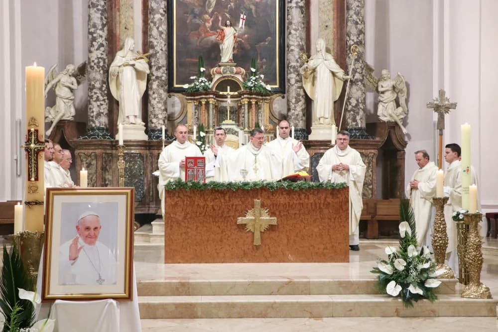 Služena misa zadušnica za preminulog papu Franju u Požegi