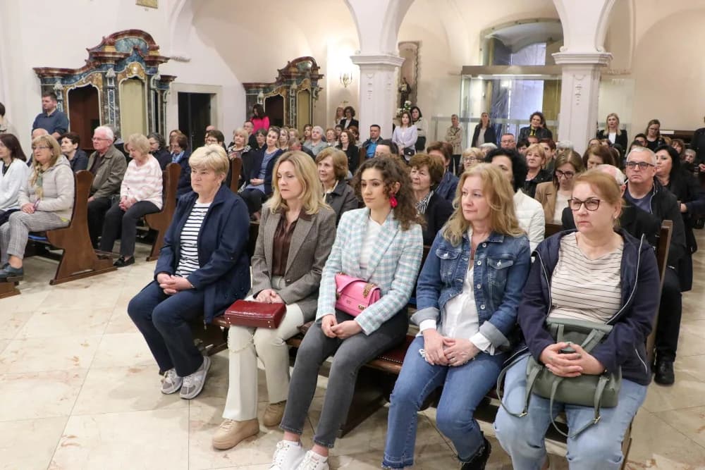 Služena misa zadušnica za preminulog papu Franju u Požegi