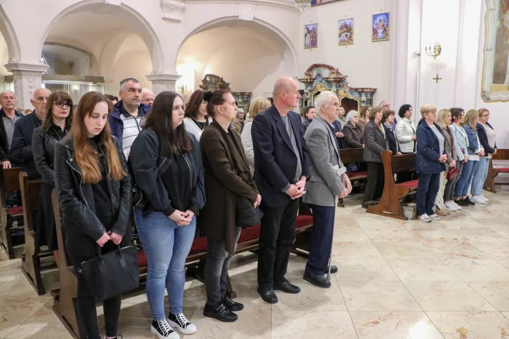 Služena misa zadušnica za preminulog papu Franju u Požegi