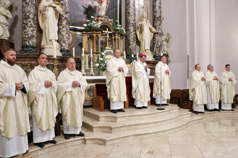 Služena misa zadušnica za preminulog papu Franju u Požegi