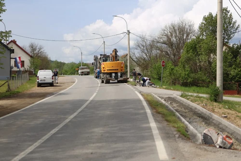Već su izgrađene pješačke staze u šest naselja Općine Brestovac, pri kraju su u još tri – do kraja ove godine bit će ih još!