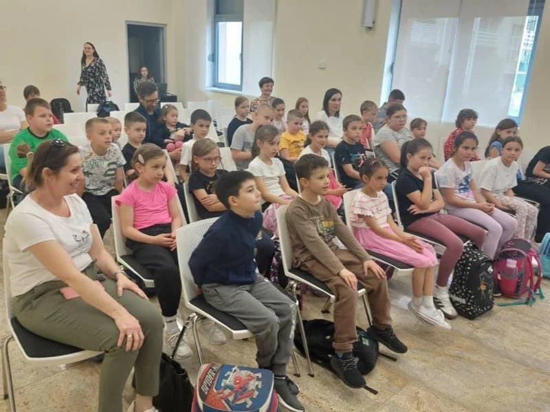 „NOĆ KNJIGE“ ZA MLADE U PLETERNIČKOJ KNJIŽNICI: Predstavljena knjiga „Bajka o bajci“,  pobjednica kviza Irena Vukoja iz Slavonskog Broda