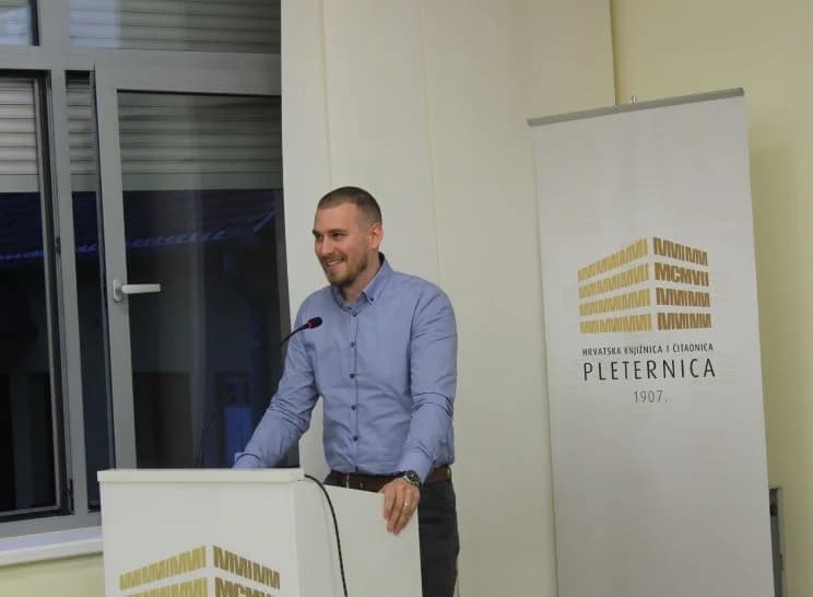 U PLETERNICI UZ „NOĆ KNJIGE“: Otvorena izložba slika „Ramski vez” akademskog slikara Brune Bulaje iz Zagreba