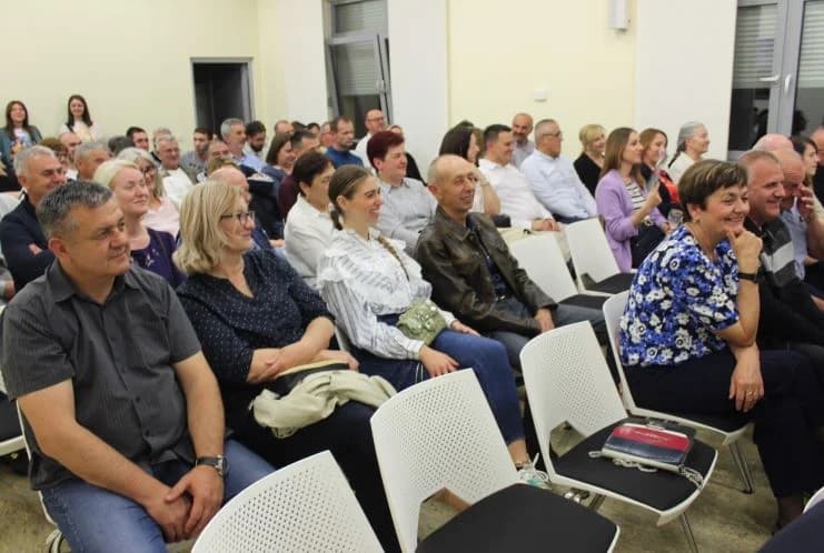 U PLETERNICI UZ „NOĆ KNJIGE“: Otvorena izložba slika „Ramski vez” akademskog slikara Brune Bulaje iz Zagreba