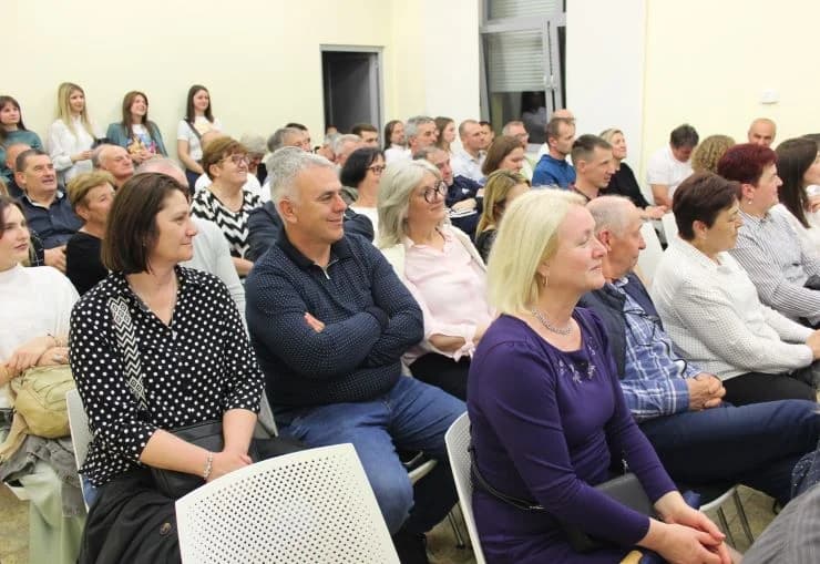 U PLETERNICI UZ „NOĆ KNJIGE“: Otvorena izložba slika „Ramski vez” akademskog slikara Brune Bulaje iz Zagreba