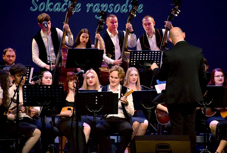Koncert Županijskog tamburaškog orkestra „Vallis Aurea“ iz Požege:“ Prenose ljubav prema tamburi i tradiciji“