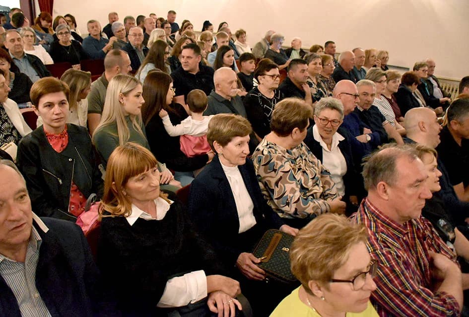 Koncert Županijskog tamburaškog orkestra „Vallis Aurea“ iz Požege:“ Prenose ljubav prema tamburi i tradiciji“