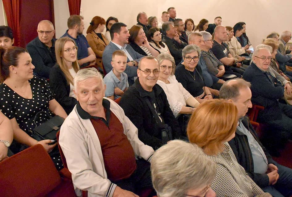 Koncert Županijskog tamburaškog orkestra „Vallis Aurea“ iz Požege:“ Prenose ljubav prema tamburi i tradiciji“