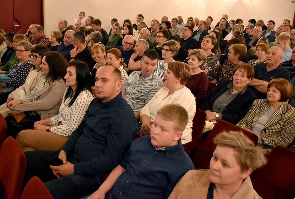 Koncert Županijskog tamburaškog orkestra „Vallis Aurea“ iz Požege:“ Prenose ljubav prema tamburi i tradiciji“