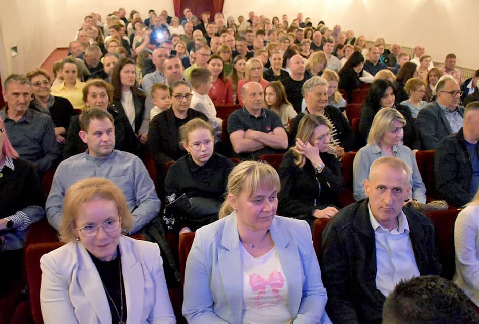 Koncert Županijskog tamburaškog orkestra „Vallis Aurea“ iz Požege:“ Prenose ljubav prema tamburi i tradiciji“
