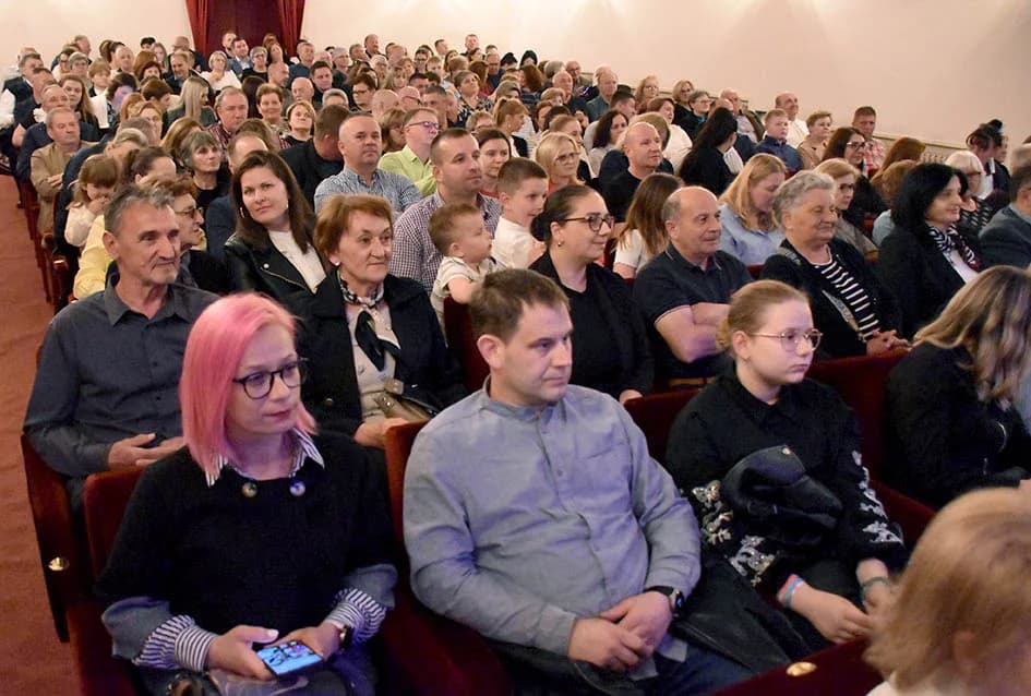 Koncert Županijskog tamburaškog orkestra „Vallis Aurea“ iz Požege:“ Prenose ljubav prema tamburi i tradiciji“