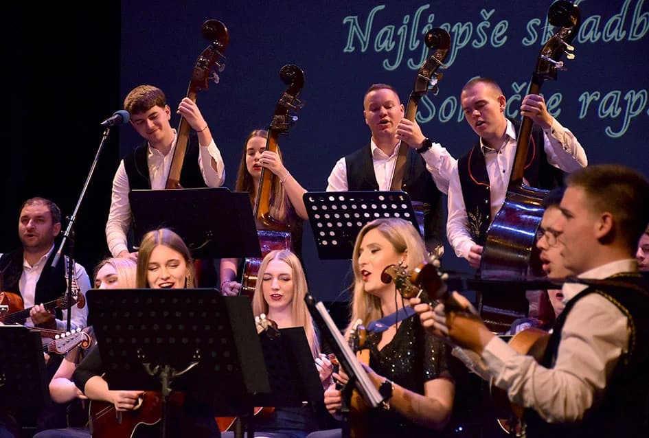 Koncert Županijskog tamburaškog orkestra „Vallis Aurea“ iz Požege:“ Prenose ljubav prema tamburi i tradiciji“
