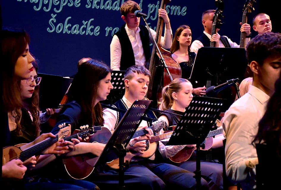 Koncert Županijskog tamburaškog orkestra „Vallis Aurea“ iz Požege:“ Prenose ljubav prema tamburi i tradiciji“