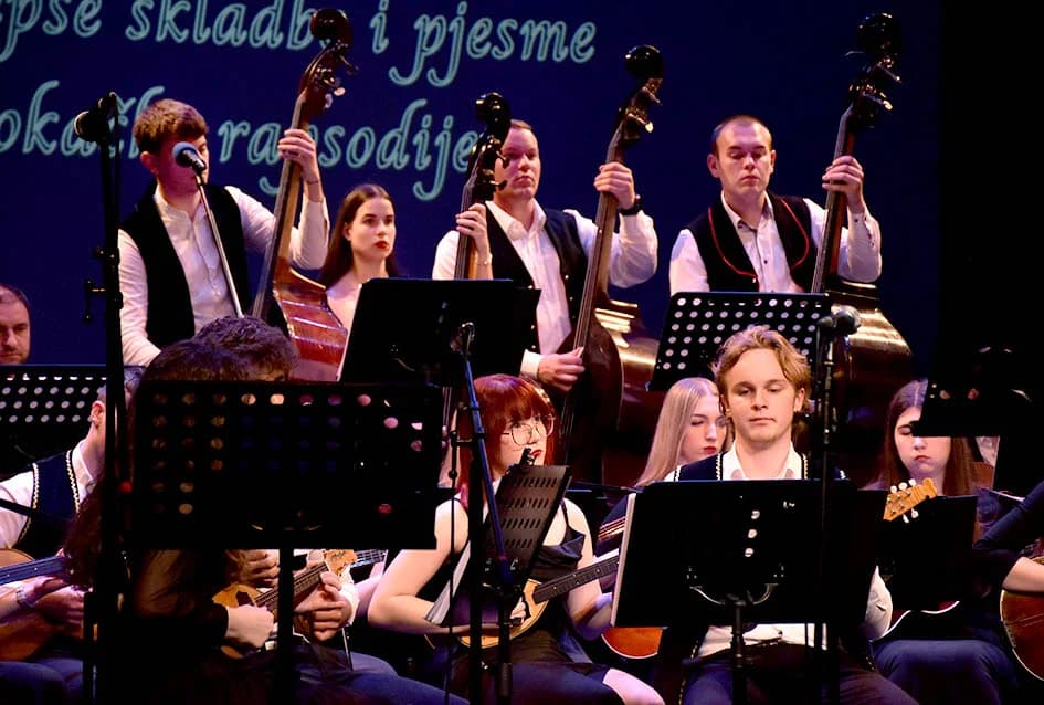 Koncert Županijskog tamburaškog orkestra „Vallis Aurea“ iz Požege:“ Prenose ljubav prema tamburi i tradiciji“
