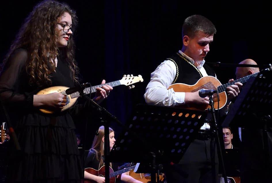 Koncert Županijskog tamburaškog orkestra „Vallis Aurea“ iz Požege:“ Prenose ljubav prema tamburi i tradiciji“