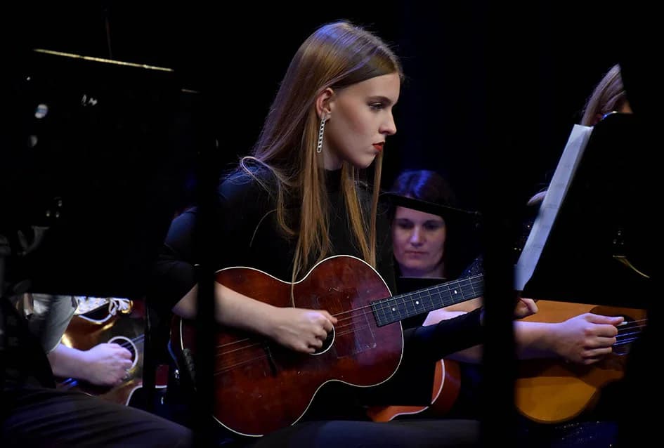 Koncert Županijskog tamburaškog orkestra „Vallis Aurea“ iz Požege:“ Prenose ljubav prema tamburi i tradiciji“