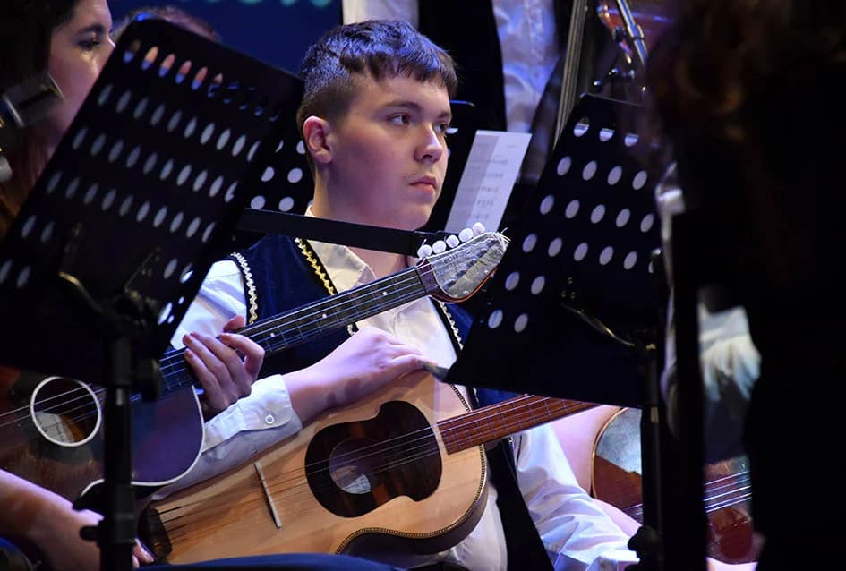 Koncert Županijskog tamburaškog orkestra „Vallis Aurea“ iz Požege:“ Prenose ljubav prema tamburi i tradiciji“