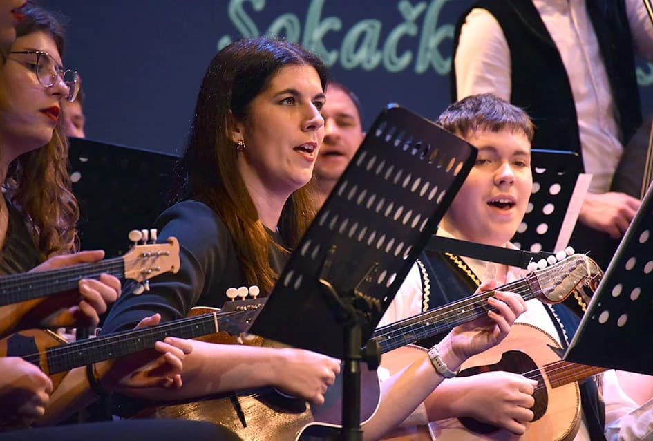 Koncert Županijskog tamburaškog orkestra „Vallis Aurea“ iz Požege:“ Prenose ljubav prema tamburi i tradiciji“