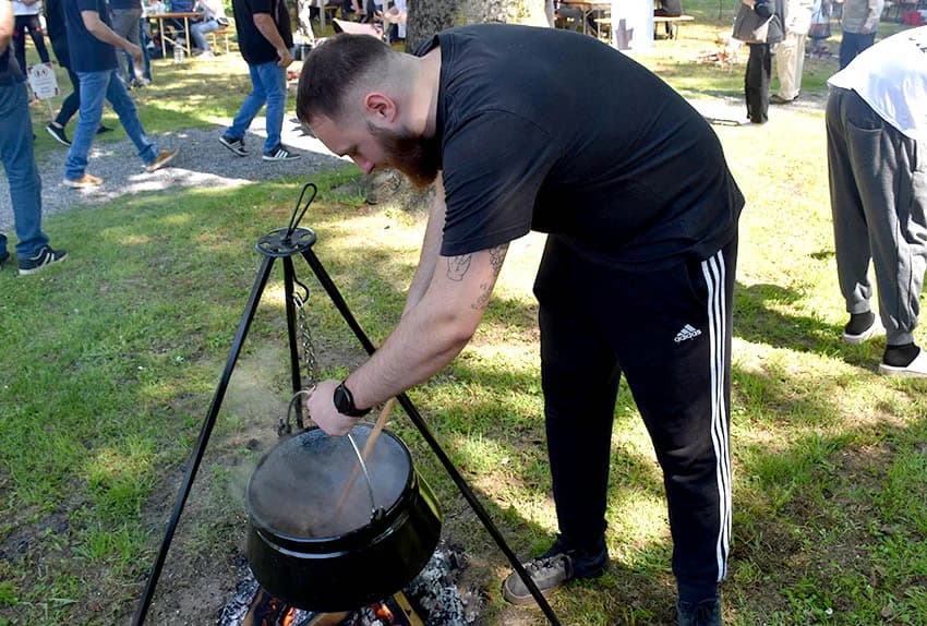 Na ovogodišnjem „Požeškom kotliću“ natjecalo se više od 40 gastro majstora: Najbolji među njima je bio Tomislav Deli iz Boričevaca