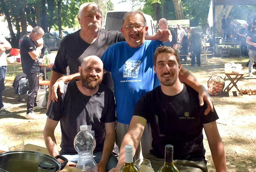Na ovogodišnjem „Požeškom kotliću“ natjecalo se više od 40 gastro majstora: Najbolji među njima je bio Tomislav Deli iz Boričevaca