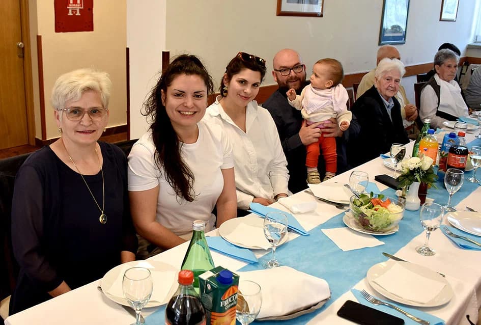 Augustin Jelušić iz Kaptola s obitelji proslavio 90. rođendan