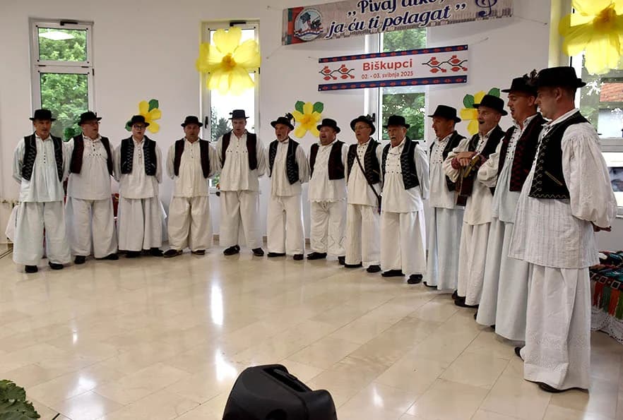 Pučko pjevanje bez glazbe izvele skupine na smotri u Biškupcima