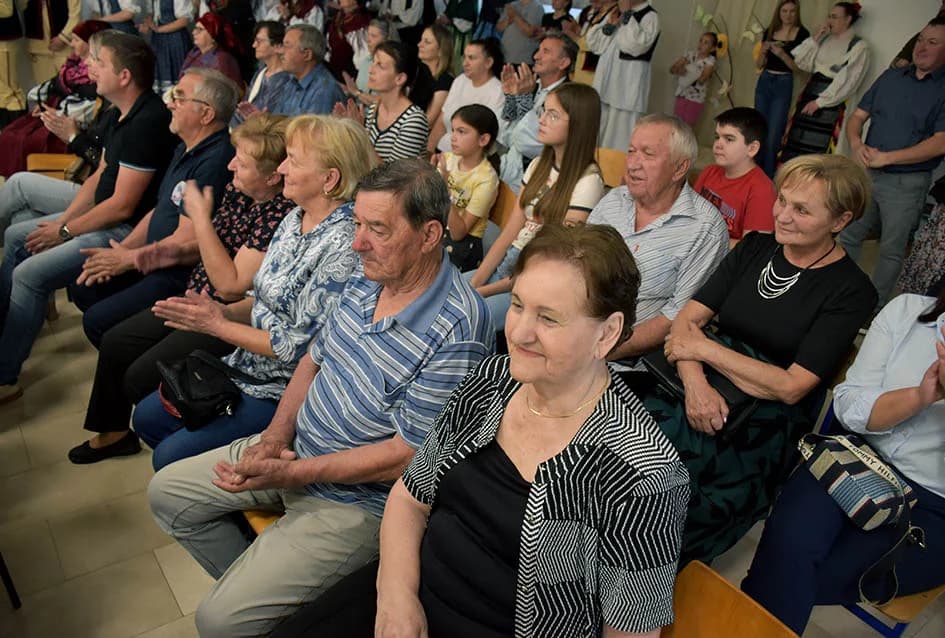 Pučko pjevanje bez glazbe izvele skupine na smotri u Biškupcima