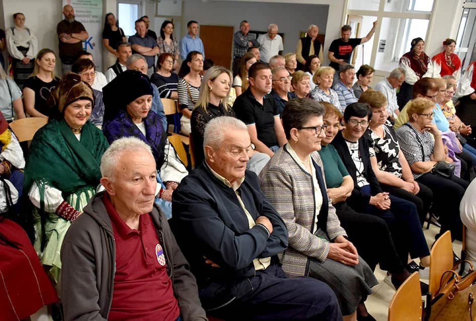Pučko pjevanje bez glazbe izvele skupine na smotri u Biškupcima