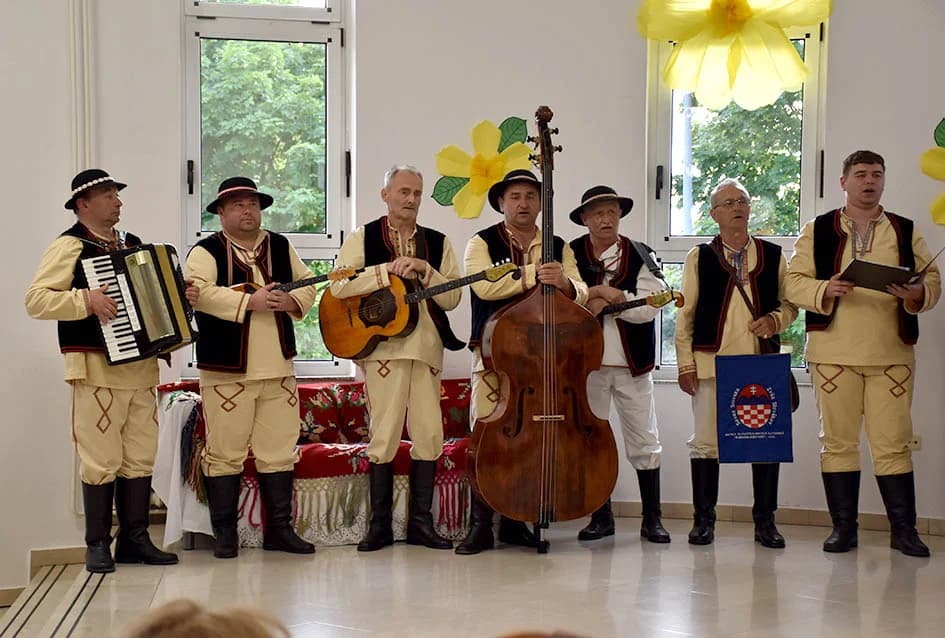 Pučko pjevanje bez glazbe izvele skupine na smotri u Biškupcima