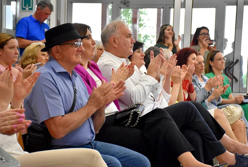 Pučko pjevanje bez glazbe izvele skupine na smotri u Biškupcima