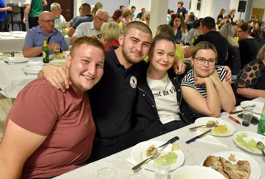 Pučko pjevanje bez glazbe izvele skupine na smotri u Biškupcima