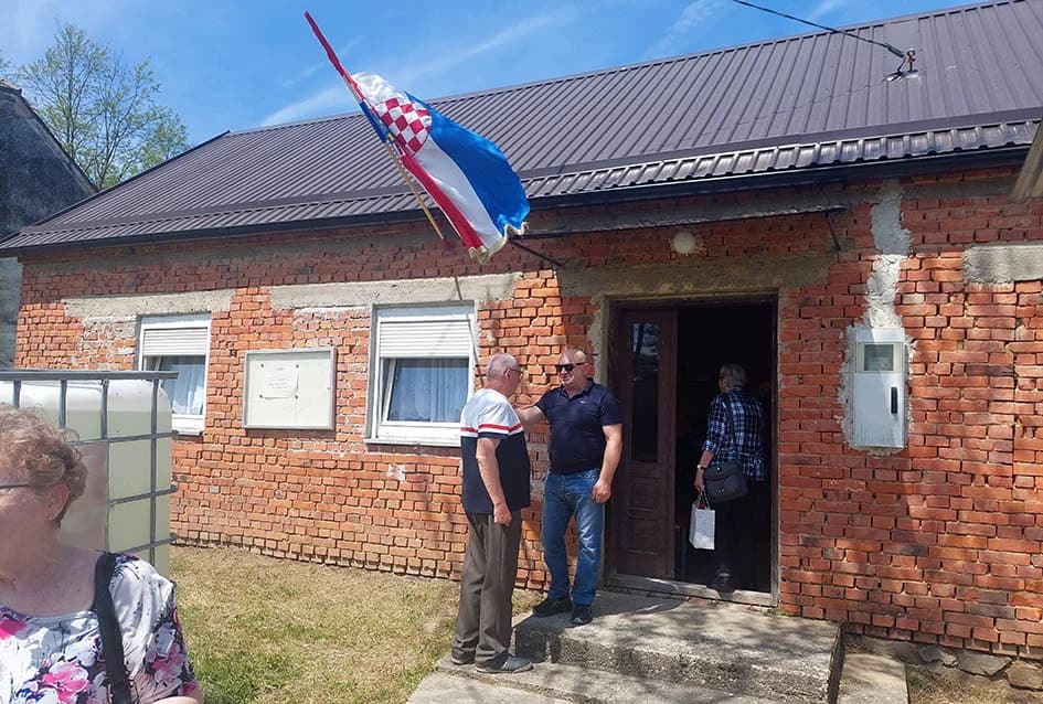 Raseljeni Vlatkovčani se ponovo okupili u rodnom kraju – zahvalnica Daliboru Bardaču, čaglinskom načelniku