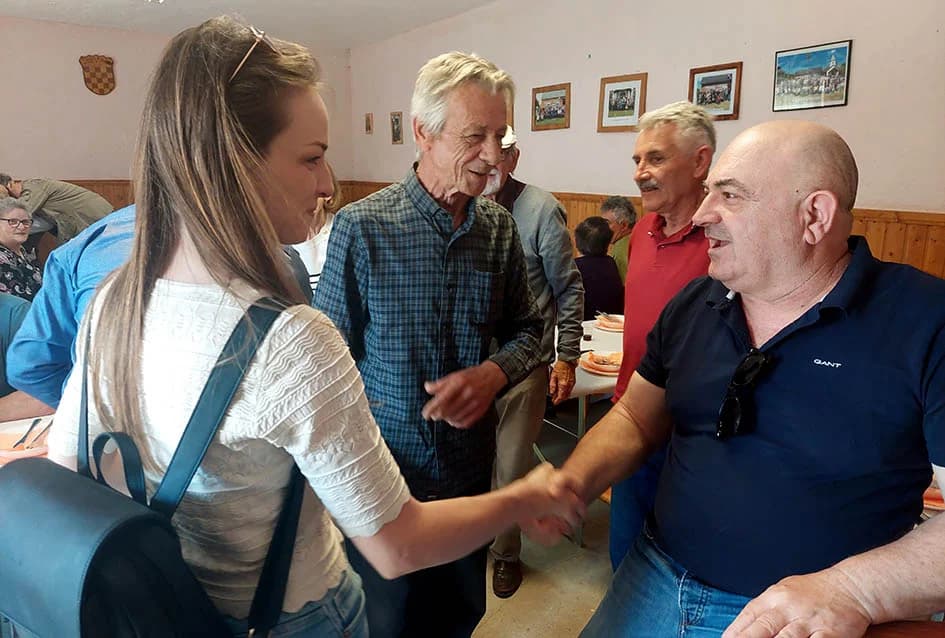 Raseljeni Vlatkovčani se ponovo okupili u rodnom kraju – zahvalnica Daliboru Bardaču, čaglinskom načelniku