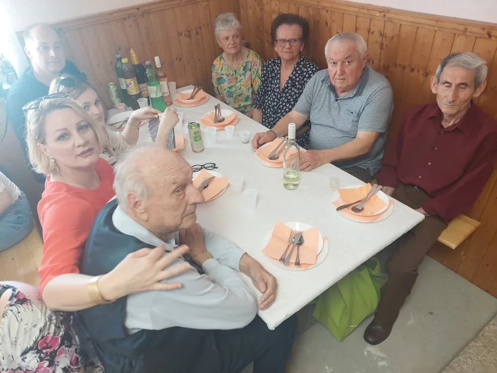 Raseljeni Vlatkovčani se ponovo okupili u rodnom kraju – zahvalnica Daliboru Bardaču, čaglinskom načelniku