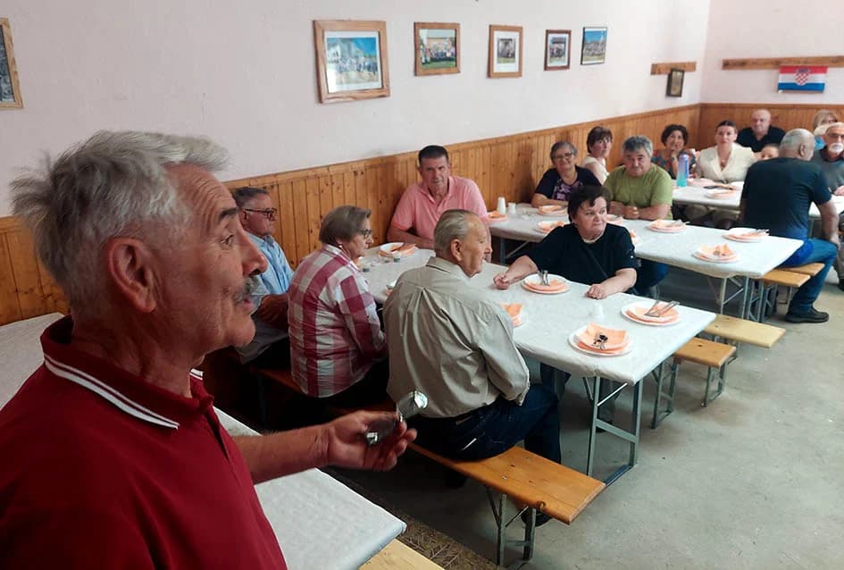 Raseljeni Vlatkovčani se ponovo okupili u rodnom kraju – zahvalnica Daliboru Bardaču, čaglinskom načelniku