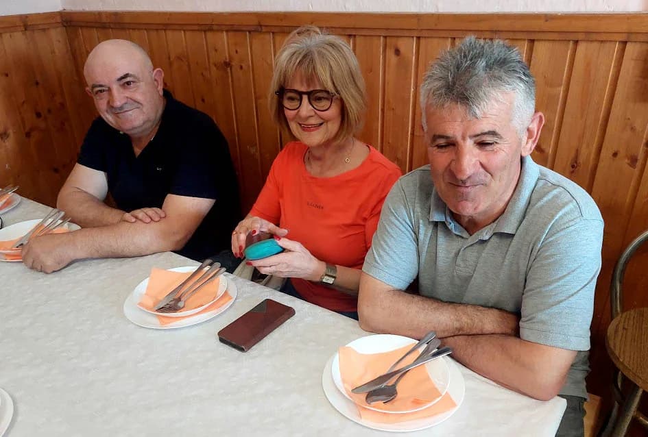 Raseljeni Vlatkovčani se ponovo okupili u rodnom kraju – zahvalnica Daliboru Bardaču, čaglinskom načelniku