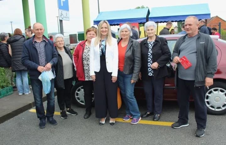 USUSRET LOKALNIM IZBORIMA: Kandidatkinja za županicu Martina Vlašić Iljkić u Pleternici na druženju s građanima
