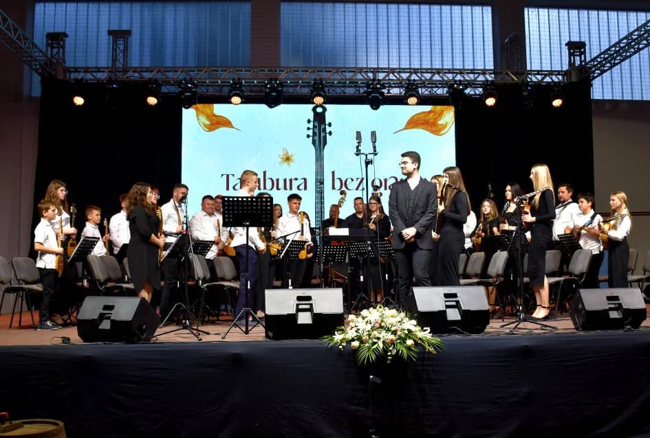 1.VEČER TAMBURE ZA DUŠU U KAPTOLU: Virtuoznost tamburaških orkestara i brojne uspješnice sa kaptolačkih festivala