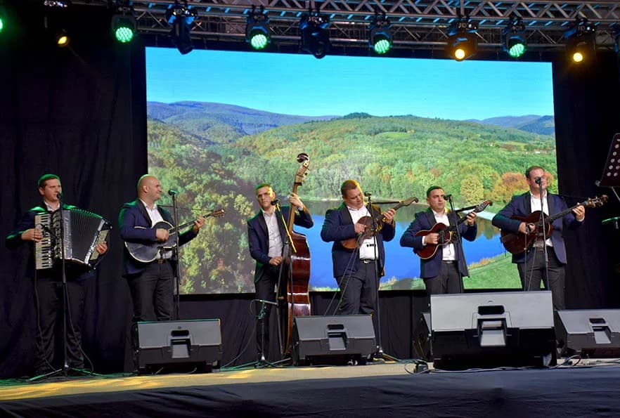 1.VEČER TAMBURE ZA DUŠU U KAPTOLU: Virtuoznost tamburaških orkestara i brojne uspješnice sa kaptolačkih festivala