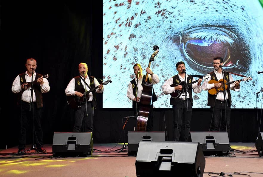 1.VEČER TAMBURE ZA DUŠU U KAPTOLU: Virtuoznost tamburaških orkestara i brojne uspješnice sa kaptolačkih festivala