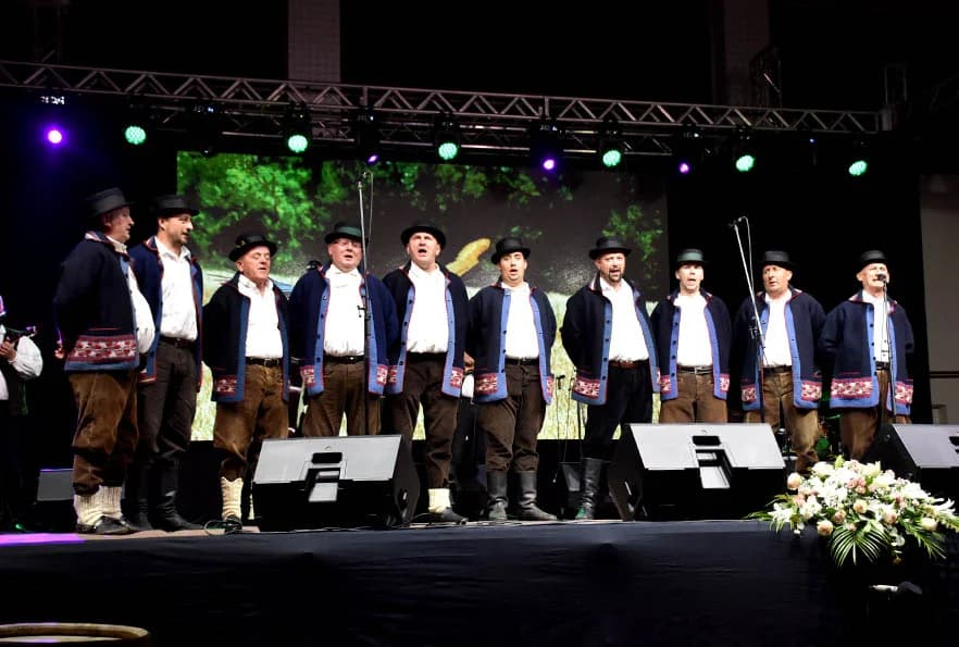 1.VEČER TAMBURE ZA DUŠU U KAPTOLU: Virtuoznost tamburaških orkestara i brojne uspješnice sa kaptolačkih festivala