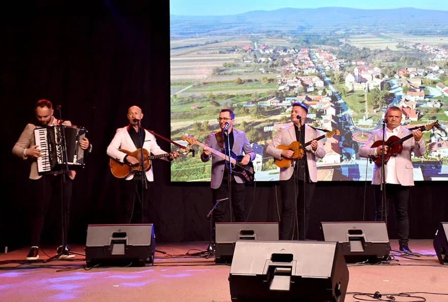 1.VEČER TAMBURE ZA DUŠU U KAPTOLU: Virtuoznost tamburaških orkestara i brojne uspješnice sa kaptolačkih festivala