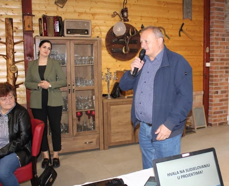 PLETERNIČKO HRVATSKO ŽENSKO DRUŠTVO: Izlet za korisnike zlatne dobi na Ranč Čondić
