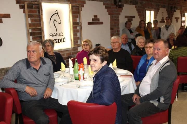 PLETERNIČKO HRVATSKO ŽENSKO DRUŠTVO: Izlet za korisnike zlatne dobi na Ranč Čondić