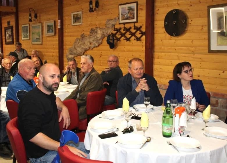 PLETERNIČKO HRVATSKO ŽENSKO DRUŠTVO: Izlet za korisnike zlatne dobi na Ranč Čondić