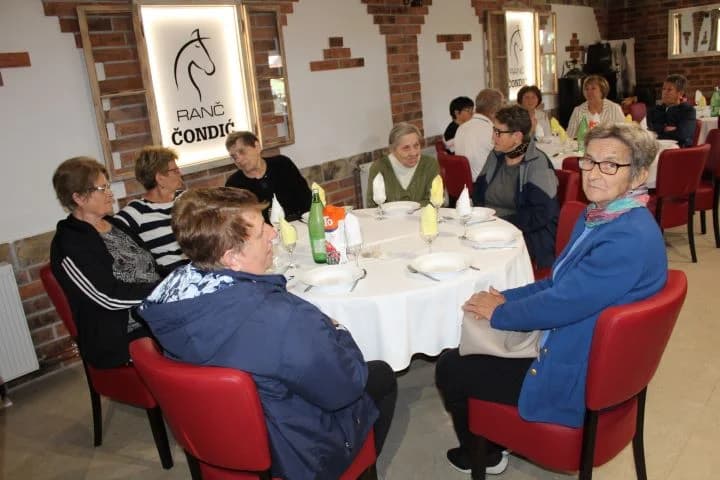 PLETERNIČKO HRVATSKO ŽENSKO DRUŠTVO: Izlet za korisnike zlatne dobi na Ranč Čondić