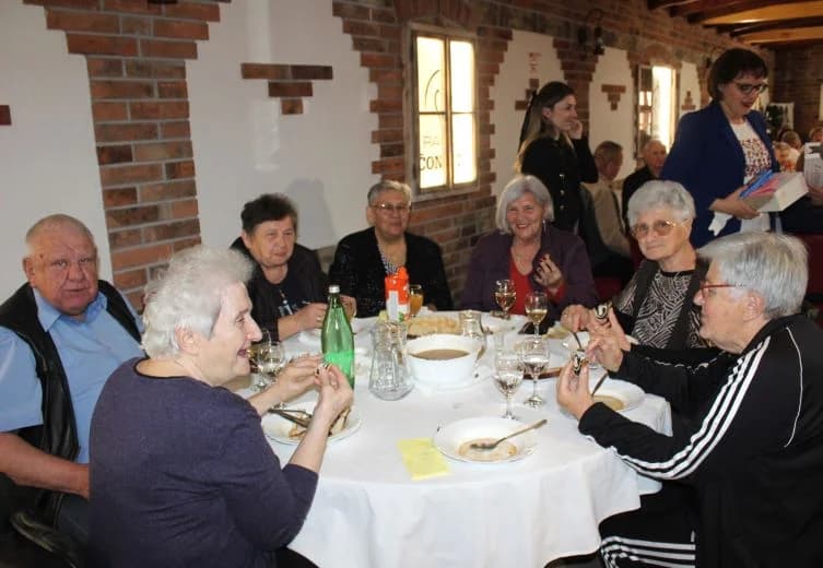PLETERNIČKO HRVATSKO ŽENSKO DRUŠTVO: Izlet za korisnike zlatne dobi na Ranč Čondić