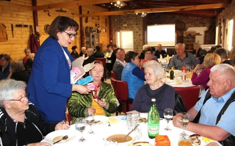 PLETERNIČKO HRVATSKO ŽENSKO DRUŠTVO: Izlet za korisnike zlatne dobi na Ranč Čondić