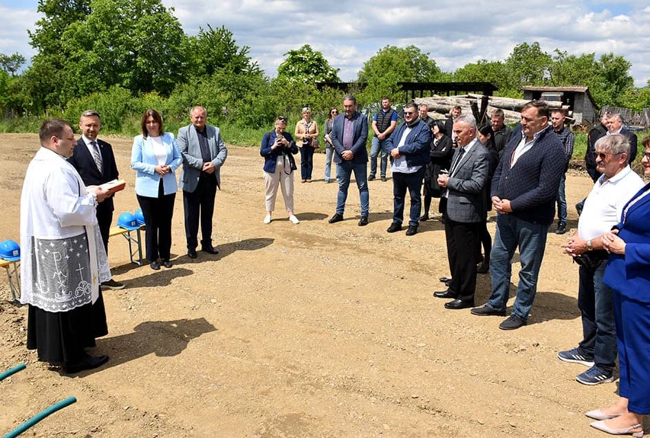 Položen kamen temeljac za Centar za starije osobe u Jakšiću: „Nestrpljivo čekamo novi natječaj, mi smo spremni“